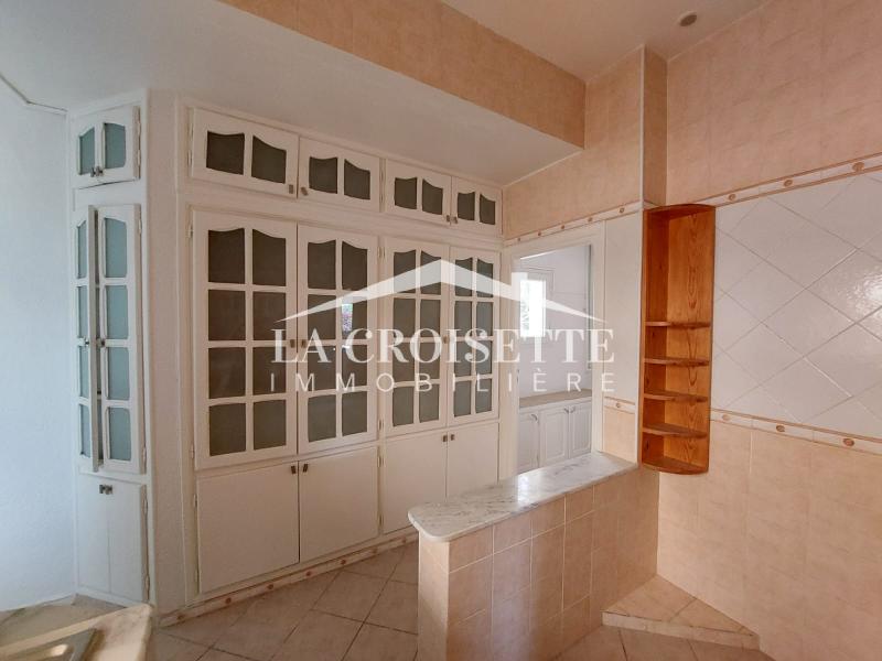 Etage de villa S+3 à La Marsa